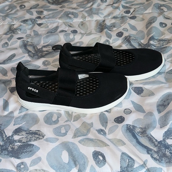 NWOT Black Women’s Crocs Casual Lightweight Slip On Sandals Size 8 Memory Foam - Picture 3 of 5
